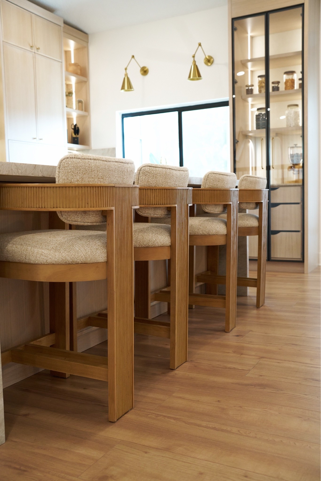 Scroll to shop! ✨ My kitchen chairs. Everything is linked below.👇🏾

Color: Beige Linen Textured Fabric

Desliza para comprar. ✨ Mis sillas de cocina.

📲 Download the free LTK app & follow me @kirasfashionfinds to shop all my daily finds.

#LTKvlog #LTKHome #LTKdayinmylife