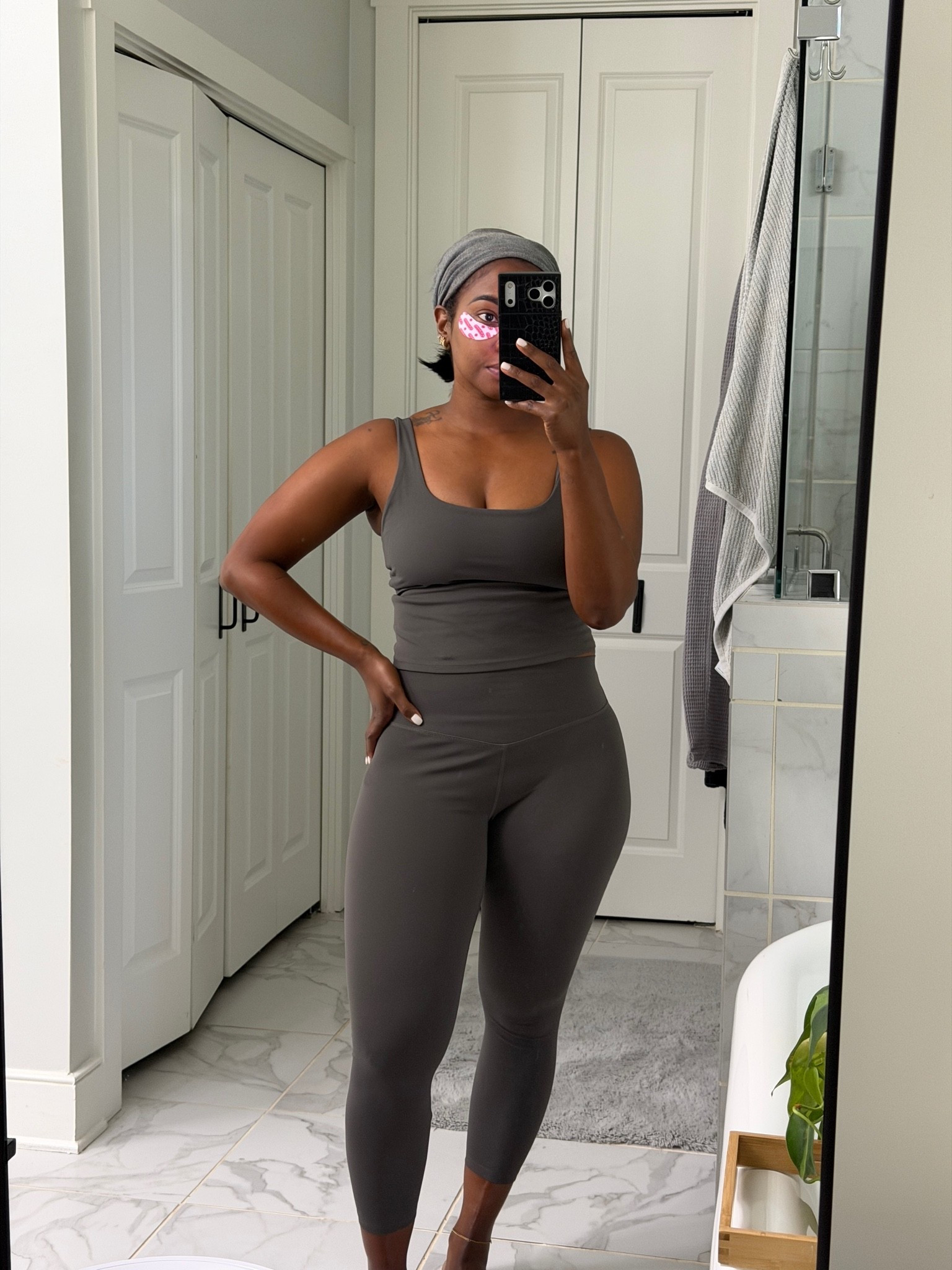 Post Workout
Pre Shower
M in top & bottom