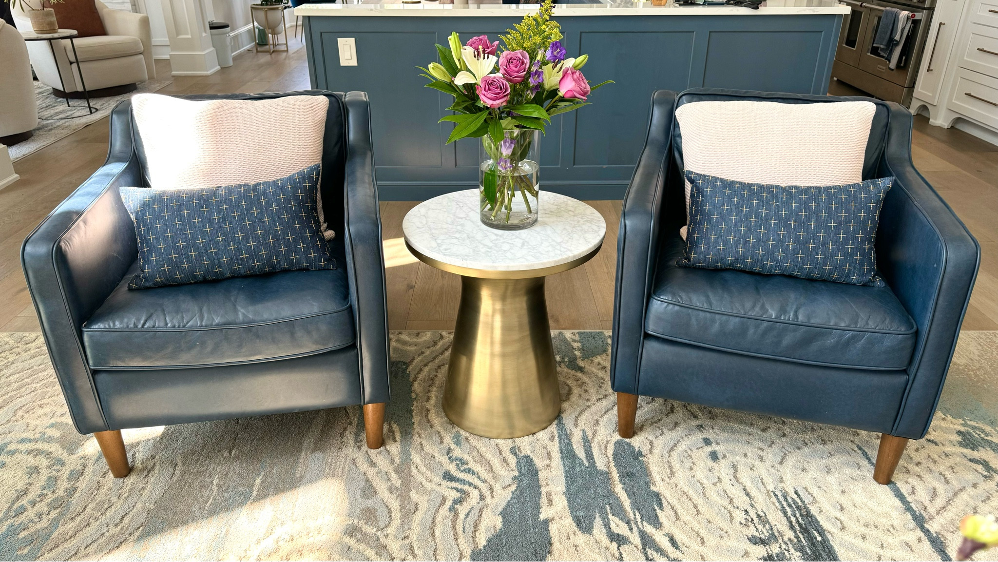 Navy blue is so versatile and timeless. These arm chairs add a pop of color with its classic meets cozy look.  
#livingroom #livingroomfurniture #bluehomedecor #armchairs #pinkthrowpillows #pedestaltable

#LTKhome