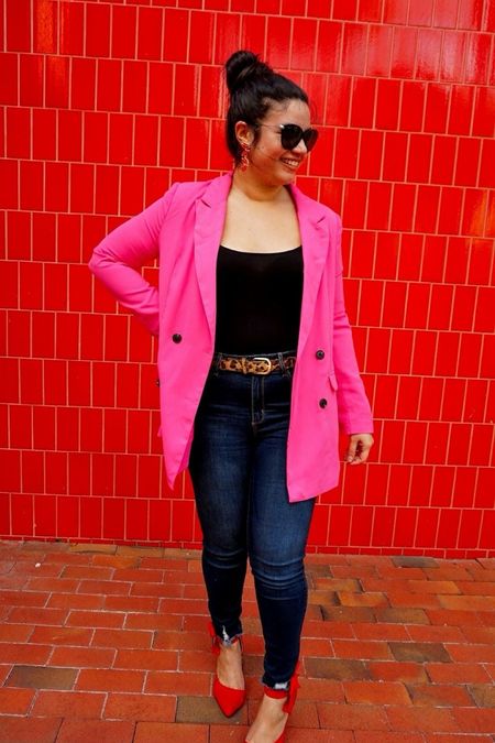Easy valentines day look with closet essentials! 
Pink blazer // denim // black tank // bow heels