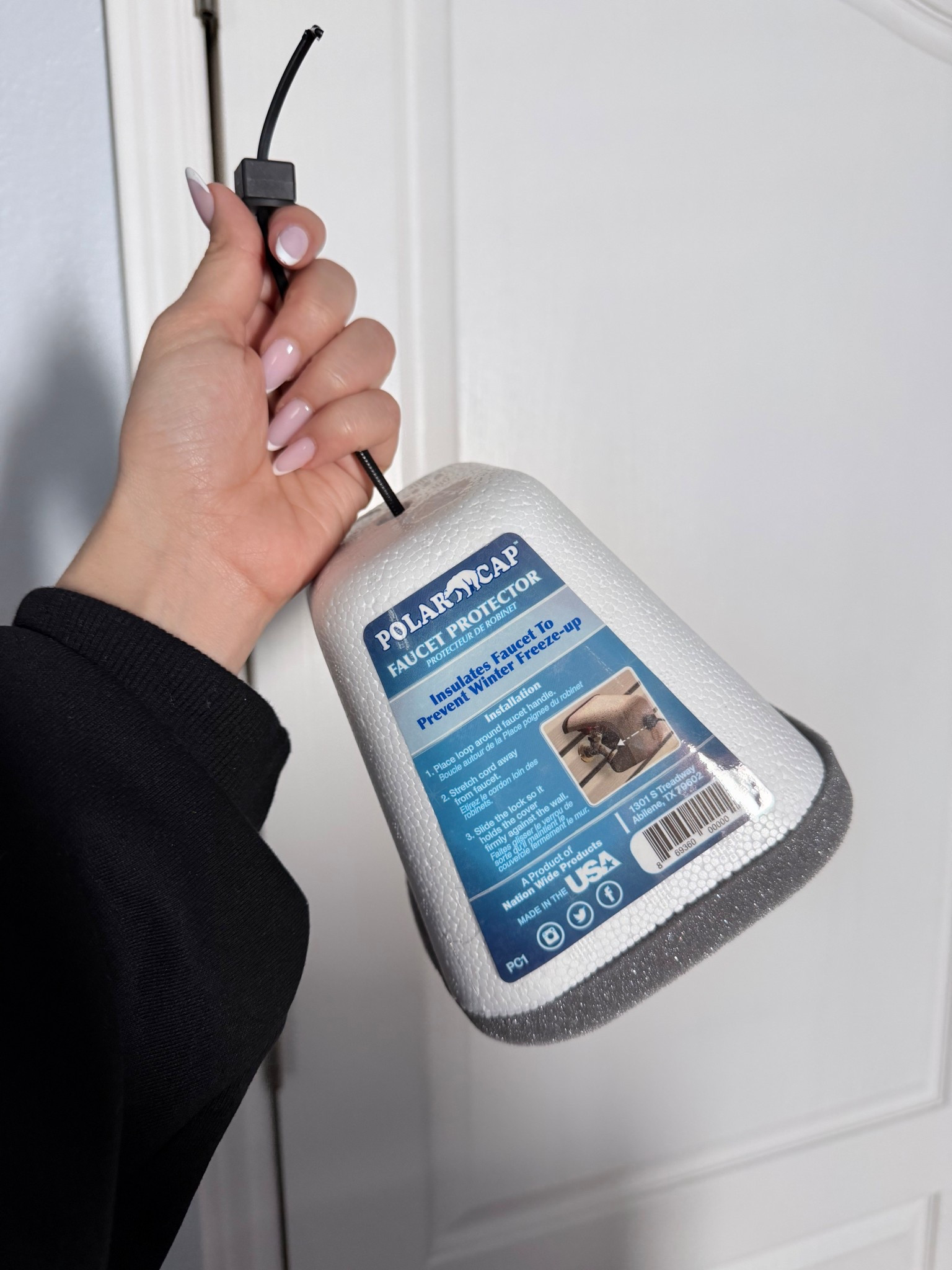  designed to be used on outdoor spigots to protect from freezing temperatures.
• Very simple to use
• Prevent winter freeze up
• Designed to fit a standard hose bib
• Designed to fit flush against the structure
• Made in USA