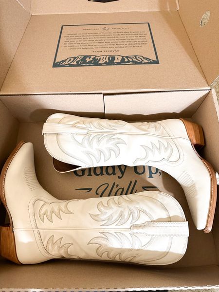 White cowboy boots 😍🤠👢✨



Cowgirl boots, cowgirl boots outfit, cowboy boots outfit, my styled life, coastal cowgirl outfit, festival outfit, stagecoach out, western outfit, western fashion. 

#LTKshoecrush