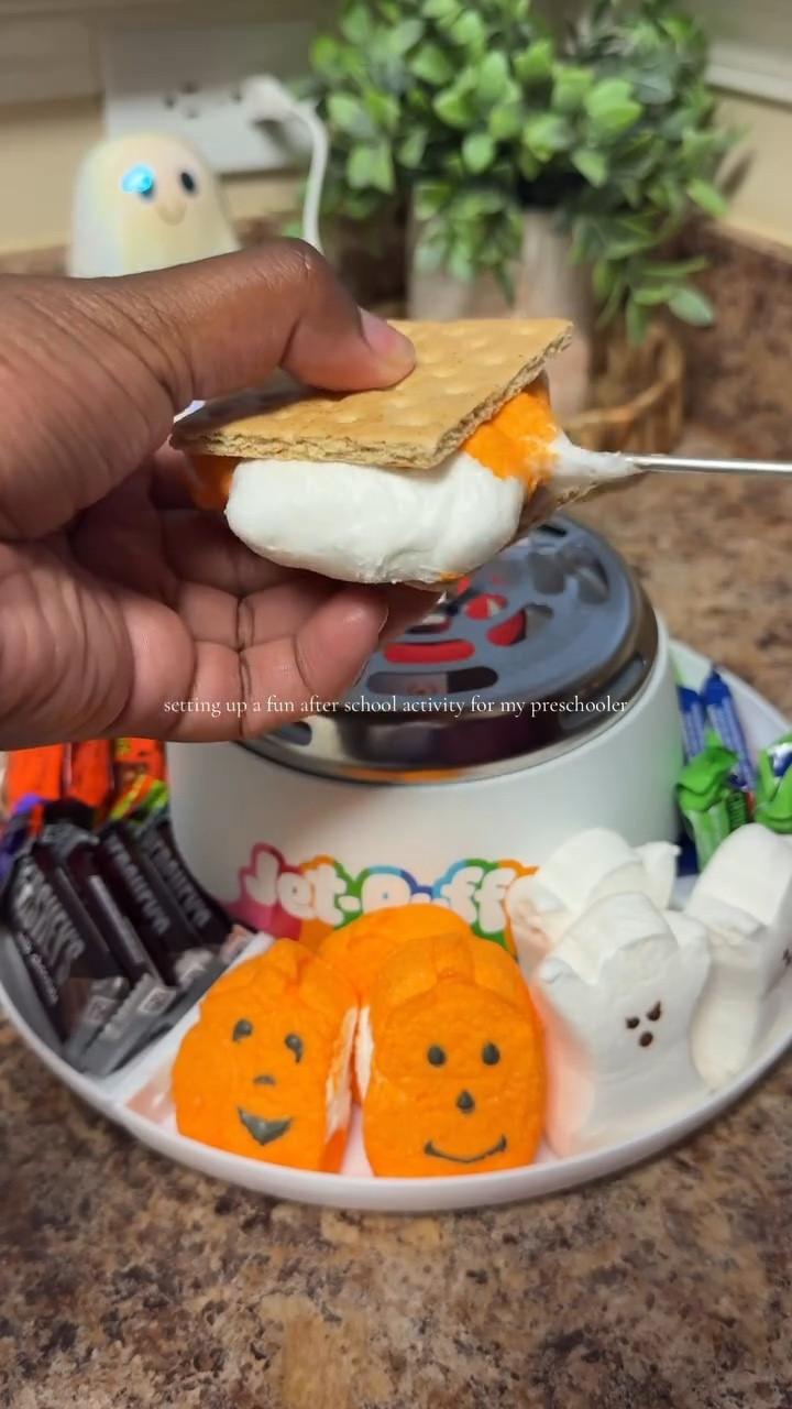 after school s’mores are always a hit! especially with @peepsbrand Halloween marshmallows 🎃👻
@hsn @marswrigley @snickers @twix @peepsbrand @honeymaidsnacks @kraftjetpuffed @nostalgiaelectrics @crunchbar @reeses @hersheys @twix 

#funactivities, #FamilyFun, #halloweensnacks #learningthroughplay, #afterschoolsnack #birminghaminfluencer #birminghamal #bhaminfluencer #birminghamalinfluencer #bham #familycontentcreator #tiktokshopcreatorpicks #alabamamomcreator #momcontent