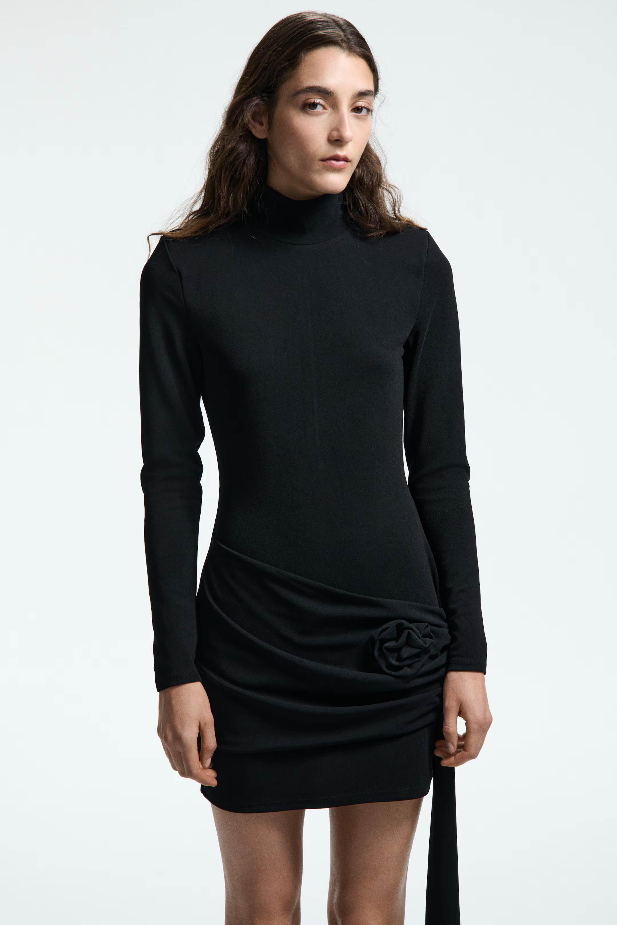 Shoulder-pad dress | H&M (UK, MY, IN, SG, PH, TW, HK)