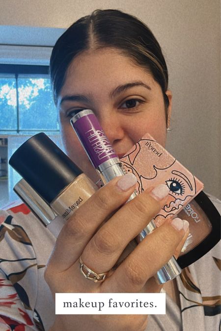 Makeup favorites! 
Bareminerals Barepro
Burt’s bees
Maybelline
L’Oréal 
Sephora
Ultra
Mac Cosmetics 

#LTKfindsunder50 #LTKbeauty