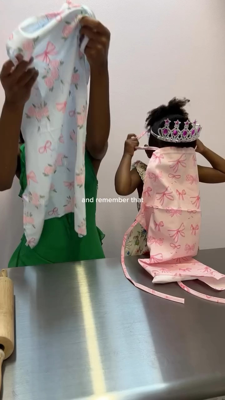 me & my mini 🧸🎀 💗
♡ 
♡
♡
#naebakerbae #bakingszn #cakes #cakedecorator #cakedecorating #bakingrecipe #blackbakersofinstagram #toddlermomlife #toddlermom #momlife #bakerylife #bakery #cozyathome #cozyvibes #dessert #EasyRecipes #buttercream #beginnerbaker #buttercreamrecipe #stressbaking #momtok #microbaker #microbakery #microbakerylife #blackgirltiktok #fyp #girlsnight #momsofinstagram #sahm #fypシ