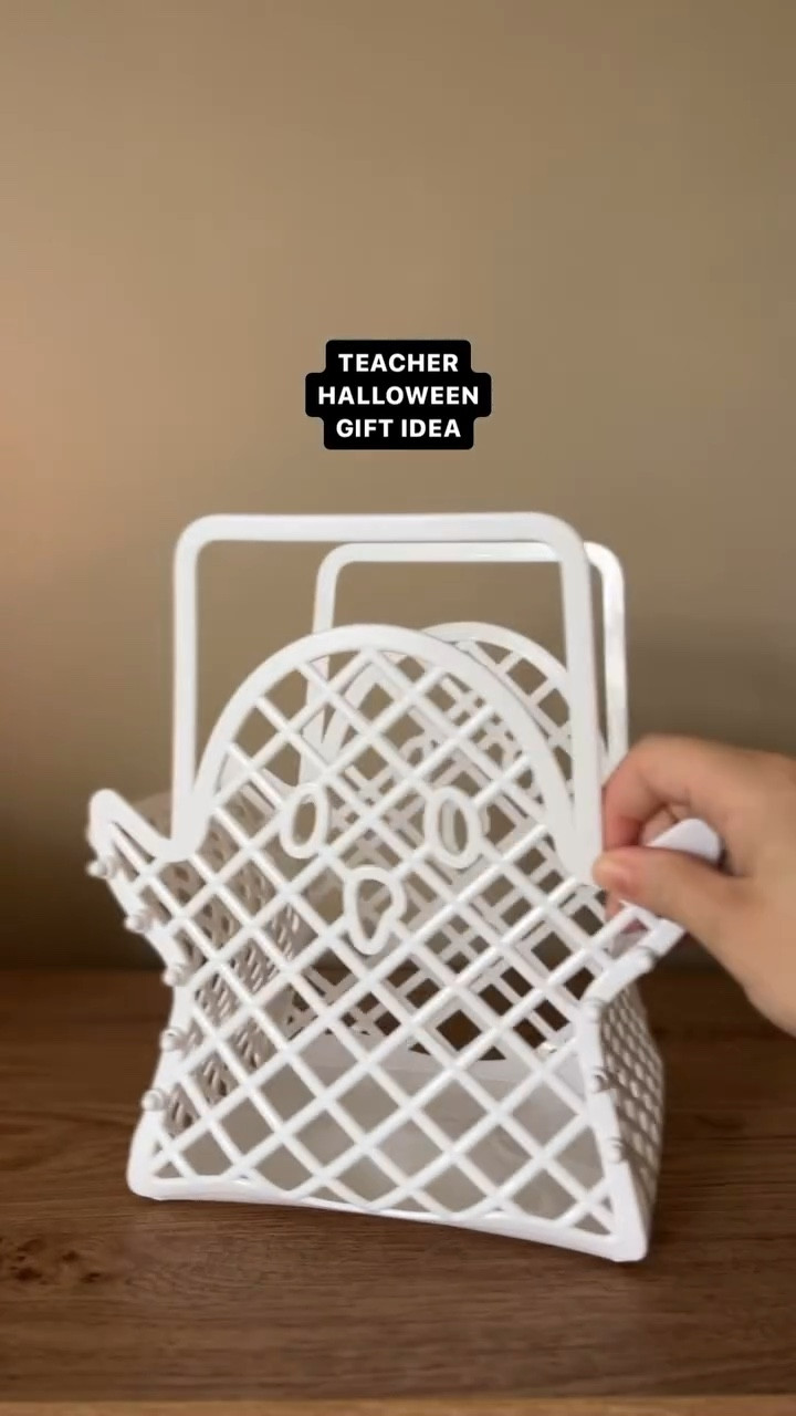 Teacher Halloween Gift Idea 👻
Would also make a great boo basket

Ghost tote is only $3 and too cute! 


#LTKKids #LTKSeasonal #LTKHalloween