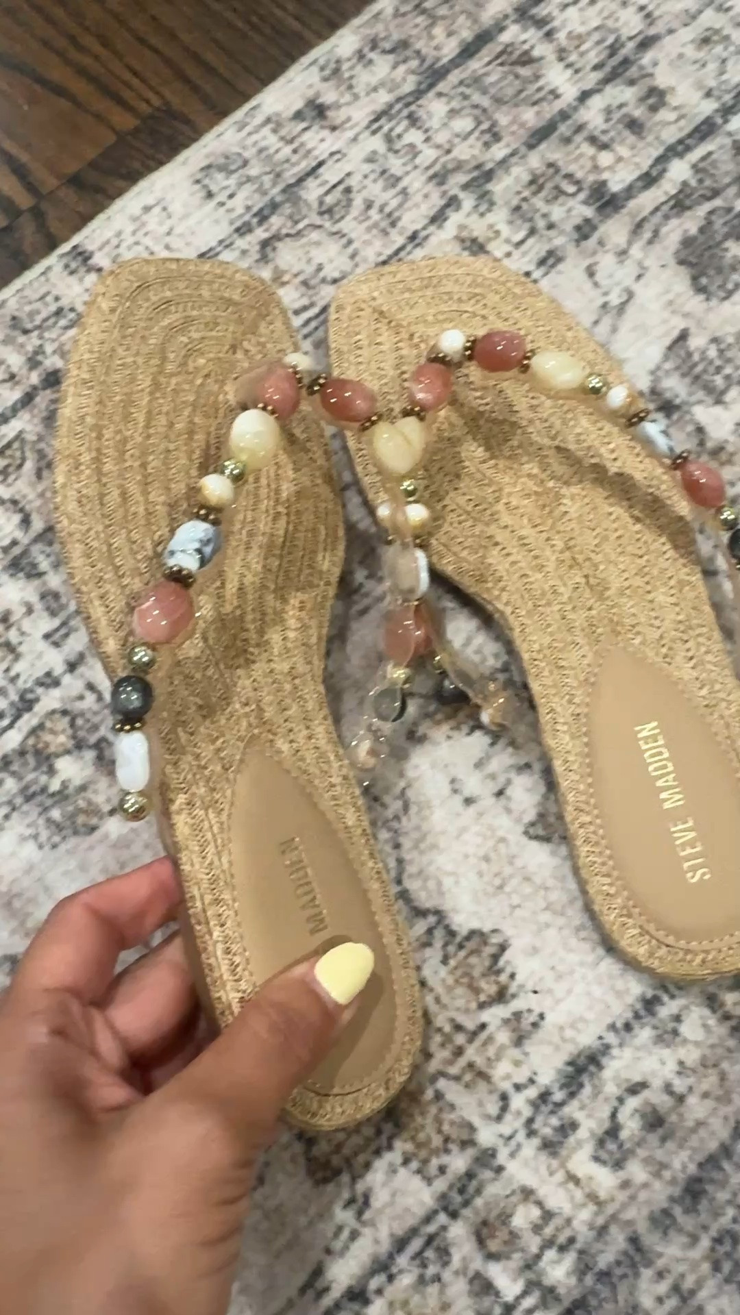 Gorgeous embellished flip flops 
True to size 
@stevemadden-us 
#stevemadden

#LTKootd #LTKSaleAlert
