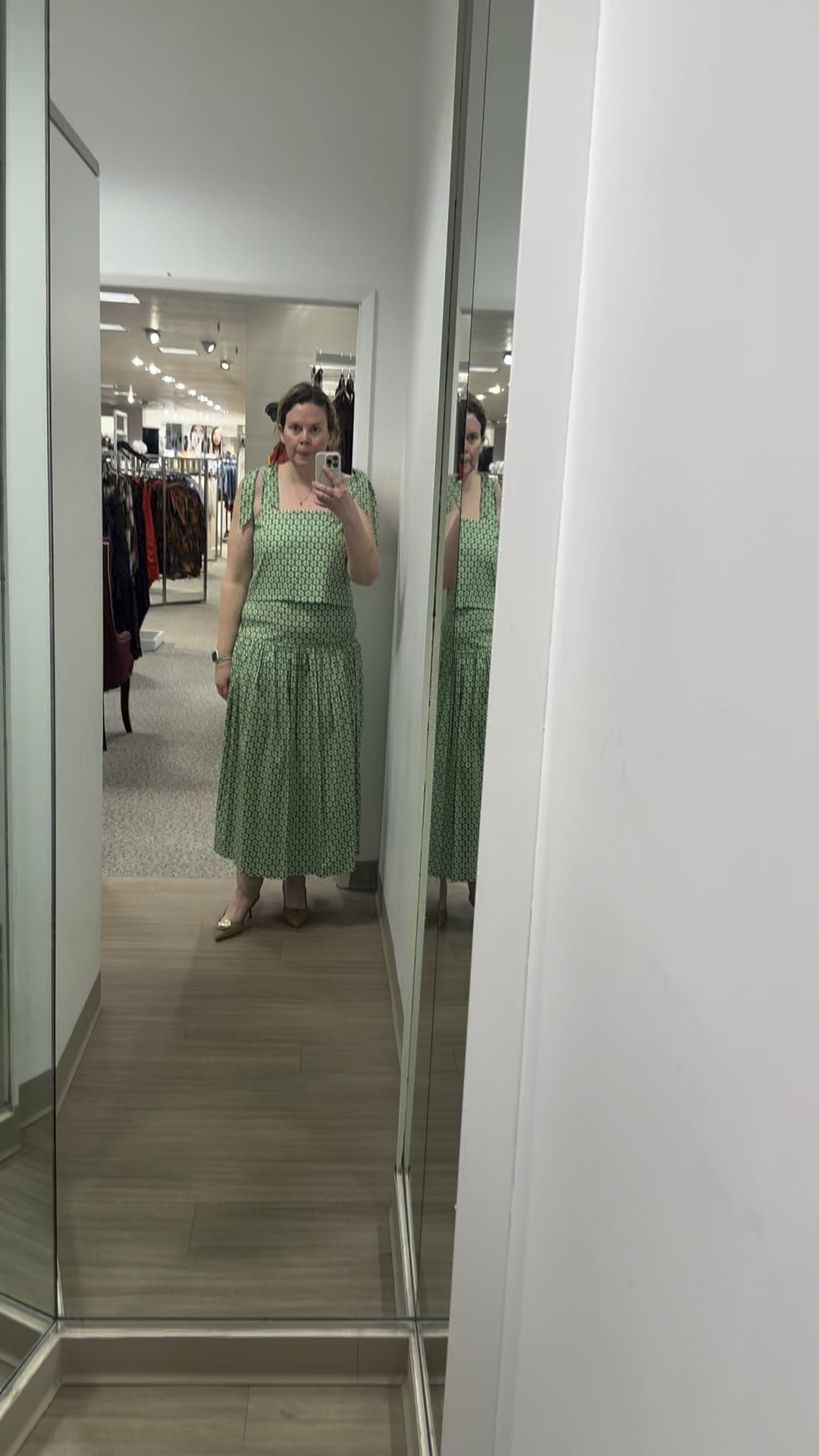 Love this cheery green basket weave set. This skirt will pair so well with the bikini top or a nice white button down. The top would be cute with the high waisted linen pants or a pair of jeans. Found this to be tts. 

#LTKMidsize #LTKStyleTip #LTKWorkwear