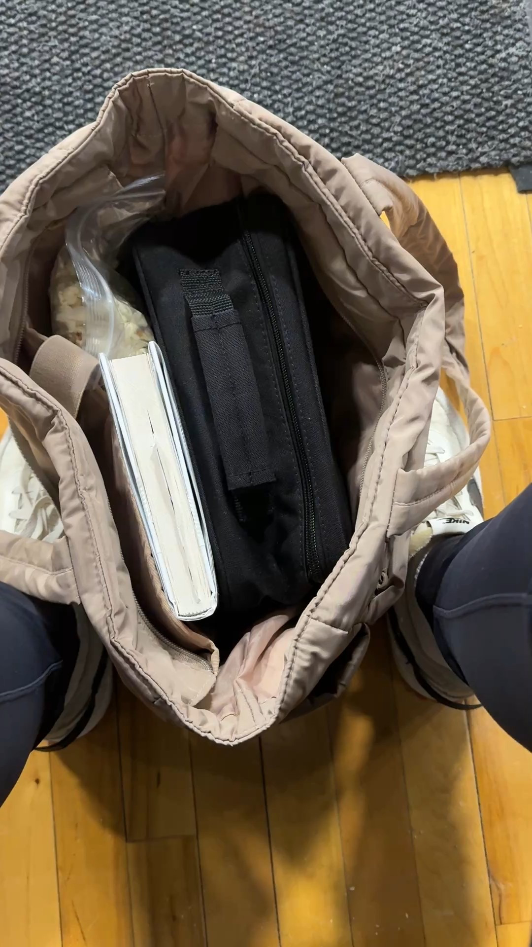 Love this Carhartt insulated bag! Great to keep drinks and snacks cold on long sports days.


#LTKmomlife #LTKActive #LTKdayinmylife