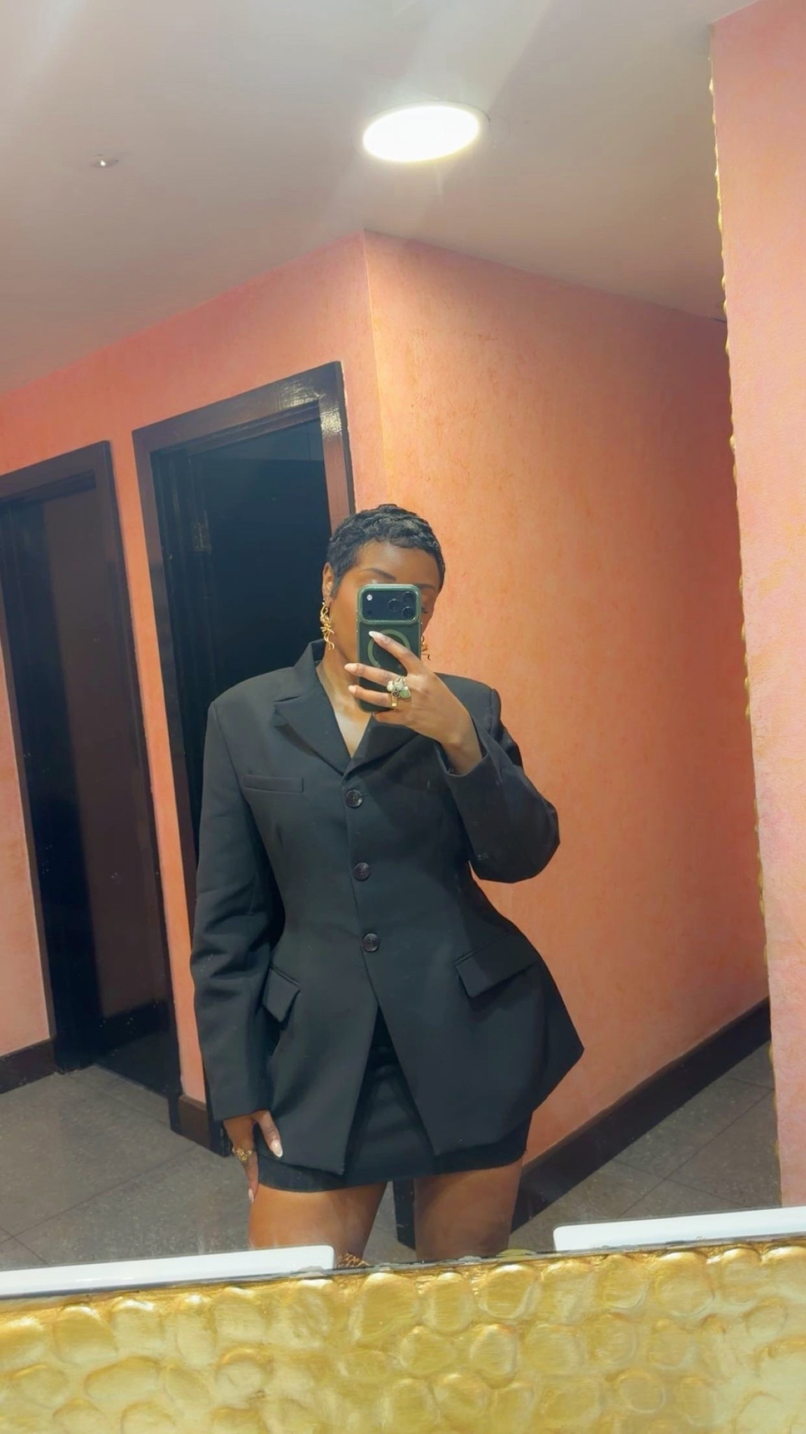 A good blazer always does the work for you.Love the cinched waist on this one, sharp, flattering, and timeless.

#LTKuk #LTKpartywear #LTKdatenight