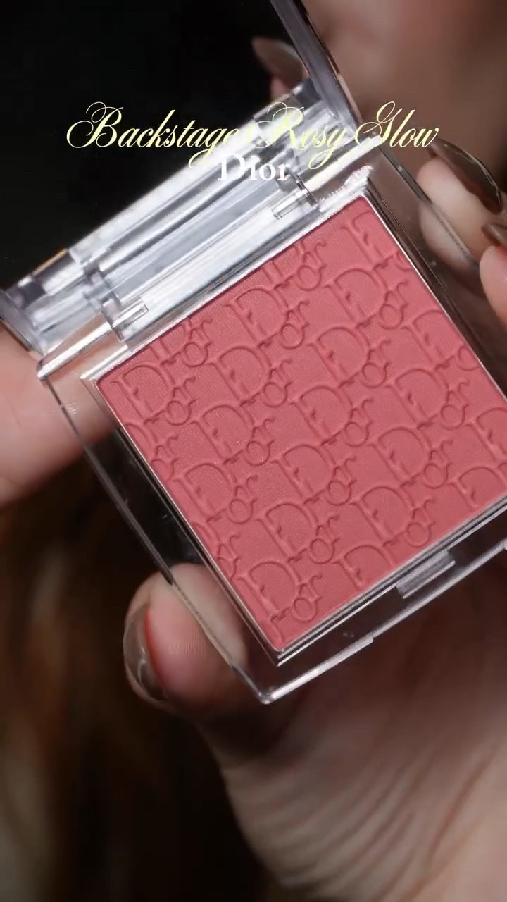 Is it worth the splurge? ✨ Testando o novo blush em pó da @diorbeauty 🤍 #diorbeauty #isitworththesplurge #backstagerosyglow #makedeluxo #testandoprodutos