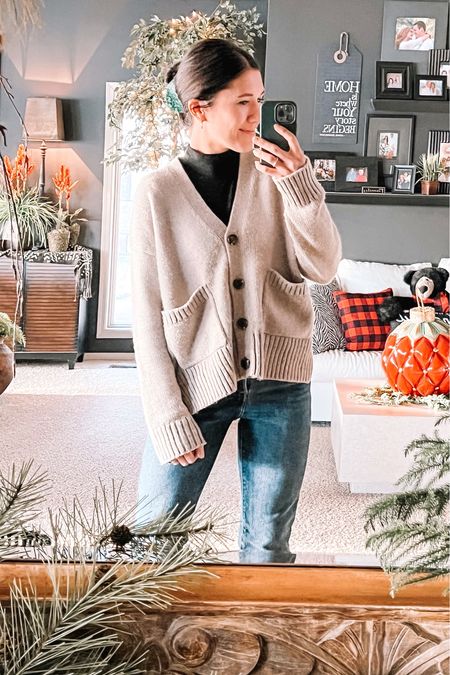 Amazon fashion winter outfit!

Mock neck turtleneck, 
Chunky cardigan
Knit cardigan
Levi jeans, 26/2

Winter outfits 
Fall outfits 
Fall outfit 
Layering clothes 
Holiday outfit, holidays outfits 
Knit sweater, chunky sweater 
Amazon finds 