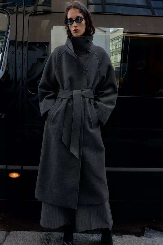 MANTEL MIT STEHKRAGEN UND WEICHEM GÜRTEL | Zara DE