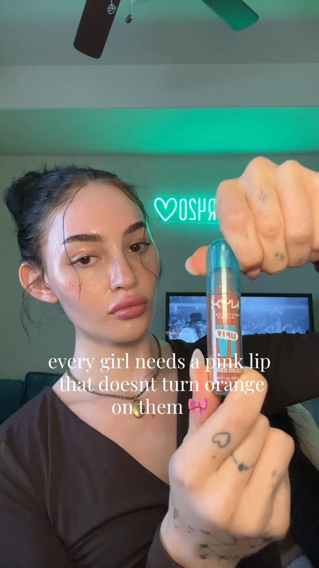 the nyx lip iv in hydra honey runs my life 🙇🏻‍♀️💘🎀
•
APU products linked on my LTK in bioooo 🪽🪽🪽

#LTKBeauty #LTKgrwm #LTKValentine