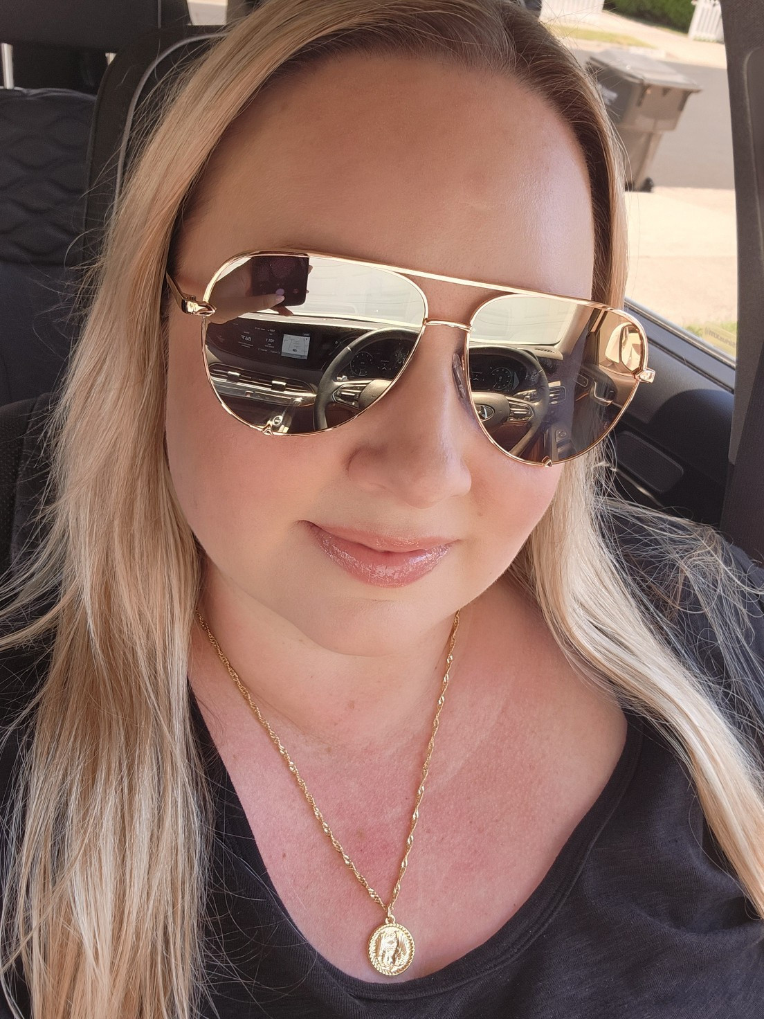 Love these gold frame Quay aviator sunglasses!

#LTKdayinmylife #LTKSeasonal #LTKSwim