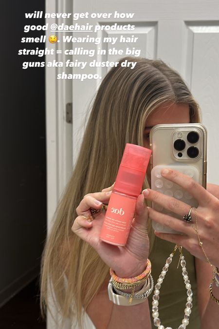DAE fairy duster dry shampoo.  are you kidding me🤯 the volume that my hair has after using this stuff … wow @Dae Hair this is magical. the smell is also 🤤 just as magical it made my day five hair look like day one all over again. 💆‍♀️

#daehair #dryshampoo #dryshampoohack #dryshampootutorial #fairydusterdryshampoo #nonaerosol #nonaerosoldryshampoo #powderdryshampoo 

#LTKSeasonal #LTKFindsUnder50 #LTKBeauty