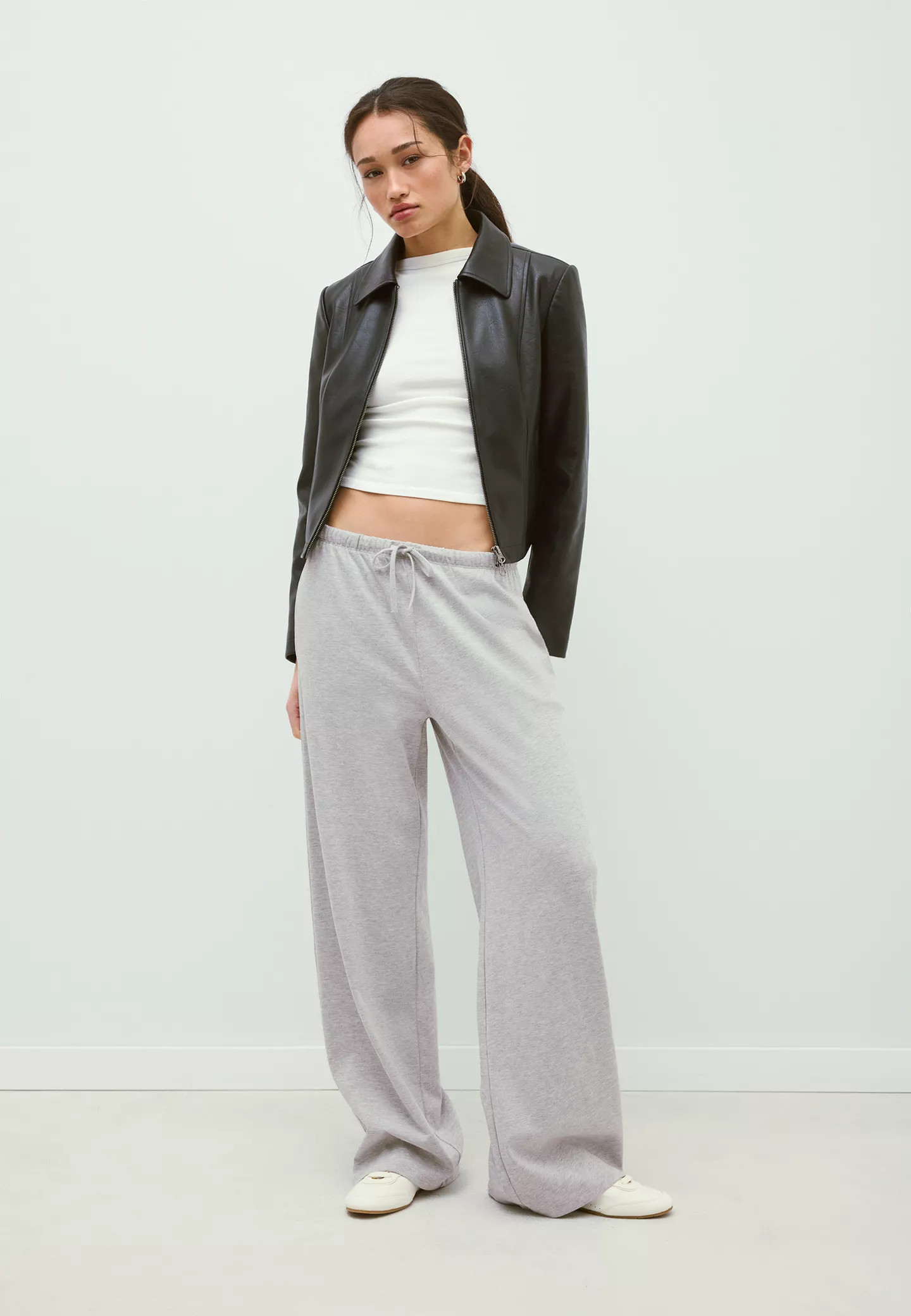 Wide-leg jogger trousers - Women's fashion | Stradivarius United Kingdom | Stradivarius (UK)