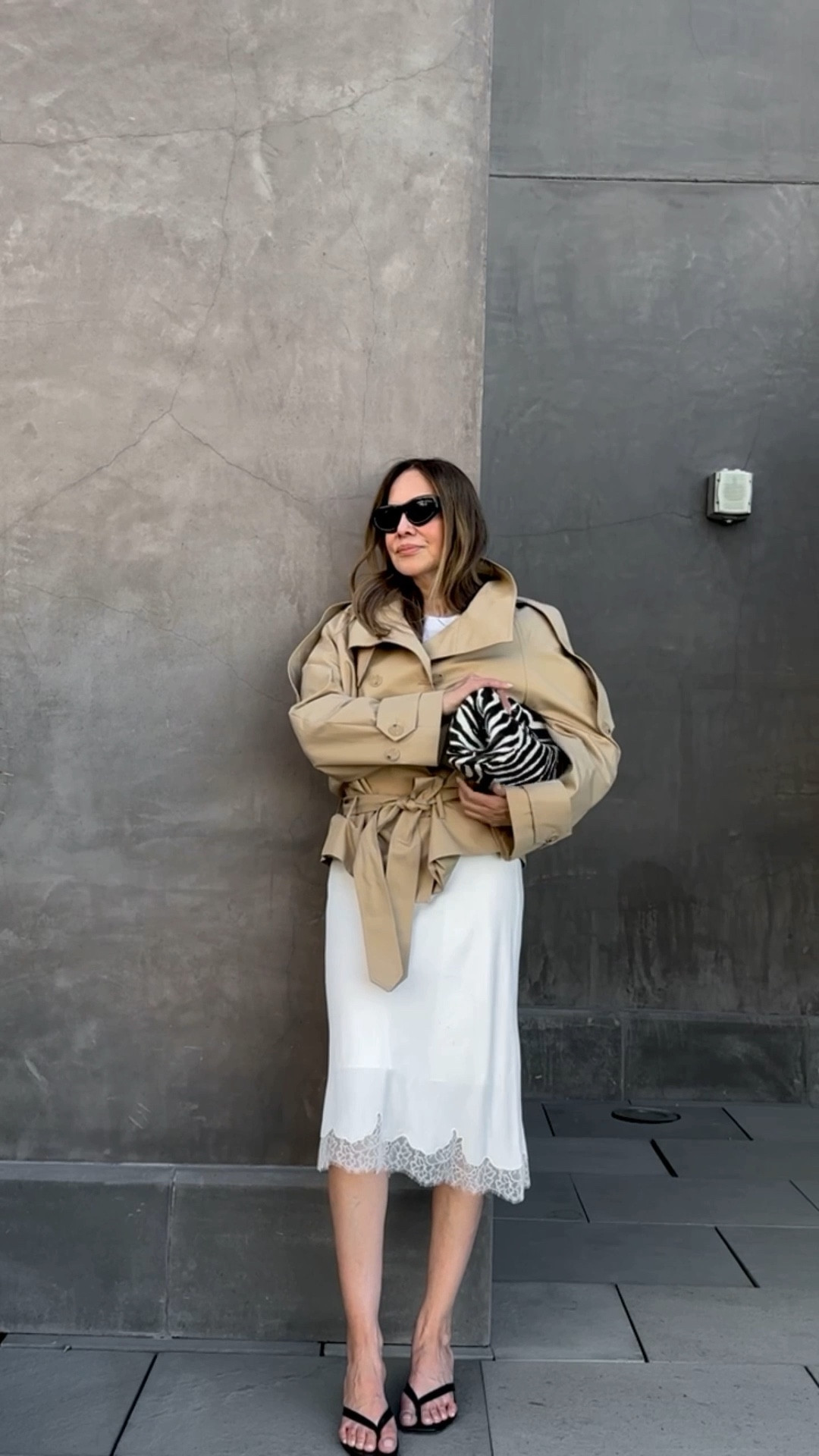 HOW TO WEAR A SHORT TRENCH 
Zara trench coat wearing a size medium 
Fits oversized 

#LTKootd #LTKTravel #LTKgrwm