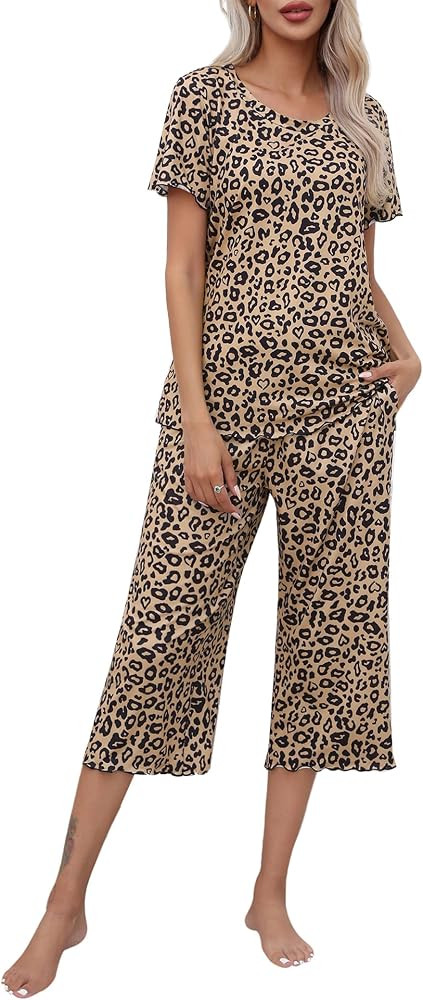 Ekouaer Women's Pajamas Set Short Sleeve Top With Capri Pants Pjs Lounge & Sleepwear Set S-XXL | Amazon (US)