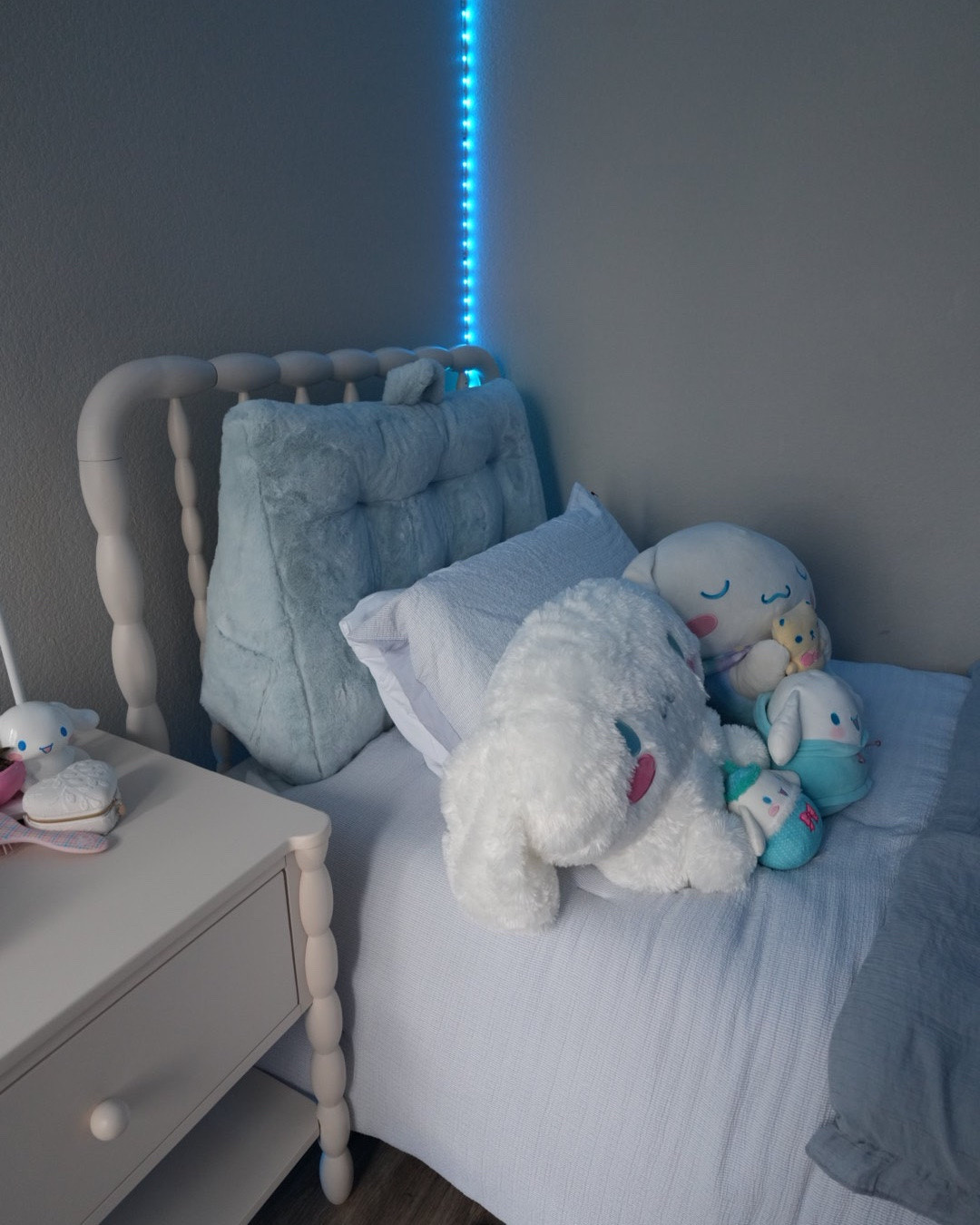Your favorite bedtime essentials all in one cozy corner. 💙 From the soft bedding to the cutest Cinnamoroll plushies, these are the little details that make my room feel extra cozy.

#BedroomDecor #CozyRoom #HomeDecor #RoomInspo #KawaiiRoom #Cinnamoroll #CuteDecor #BedroomInspo #CozyVibes #HomeStyle

#LTKmomlife #LTKKids #LTKHome