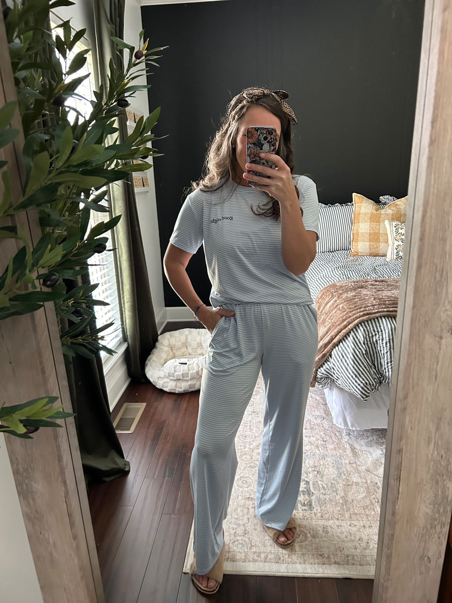 My favorite pajama set 

Wearing XS 5’2, 135lbs, 36C, 31 waist, 40 hips

Pajama set, pjs, loungewear, comfy, sleepwear

#LTKmorningroutine #LTKmomlife