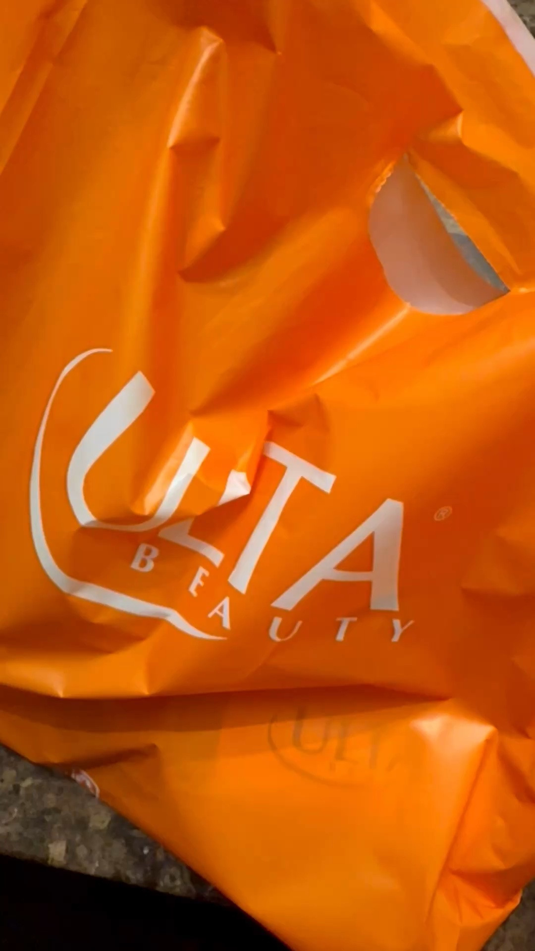 Ulta run🧡 just grabbed a restock of a foundation I love and some new lip products to try out for summer💄👄 wanted to grab some peachy and nude lip glosses for the summertime 


Ulta haul / Ulta order / makeup haul / makeup run / lip products / drugstore makeup / staples / lippies / peachy nude lip

#LTKdayinmylife #LTKselfcare #LTKBeauty