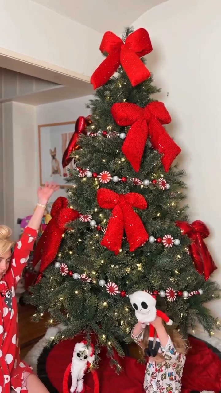 Rockin’ Around Our Christmas Tree 🎄

(And no, it’s not too early to start the festivities 😉)