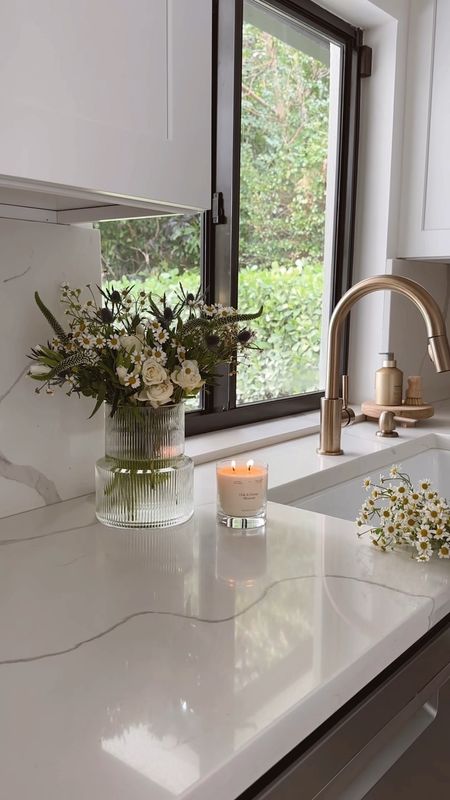 DIY FLOWER ARRANGEMENT FOR SPRING 🤍🌼 #springdecor #amazon #amazonhome #amazonfind #kitchen #kitchendecor #easter #mothersday #homedecor #vase #glassvase #flutedvase #ribbedvase 

#LTKhome #LTKGiftGuide #LTKunder50