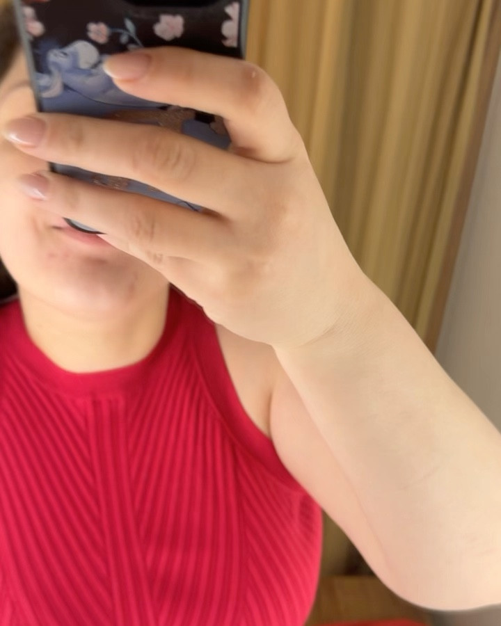 Essa blusinha é peça obrigatória no guarda roupa. Escolhi a rosa! 
É de tricot decorado, fresquinha e estica bastante.

#LTKbeauty #LTKbrasil #LTKmidsize