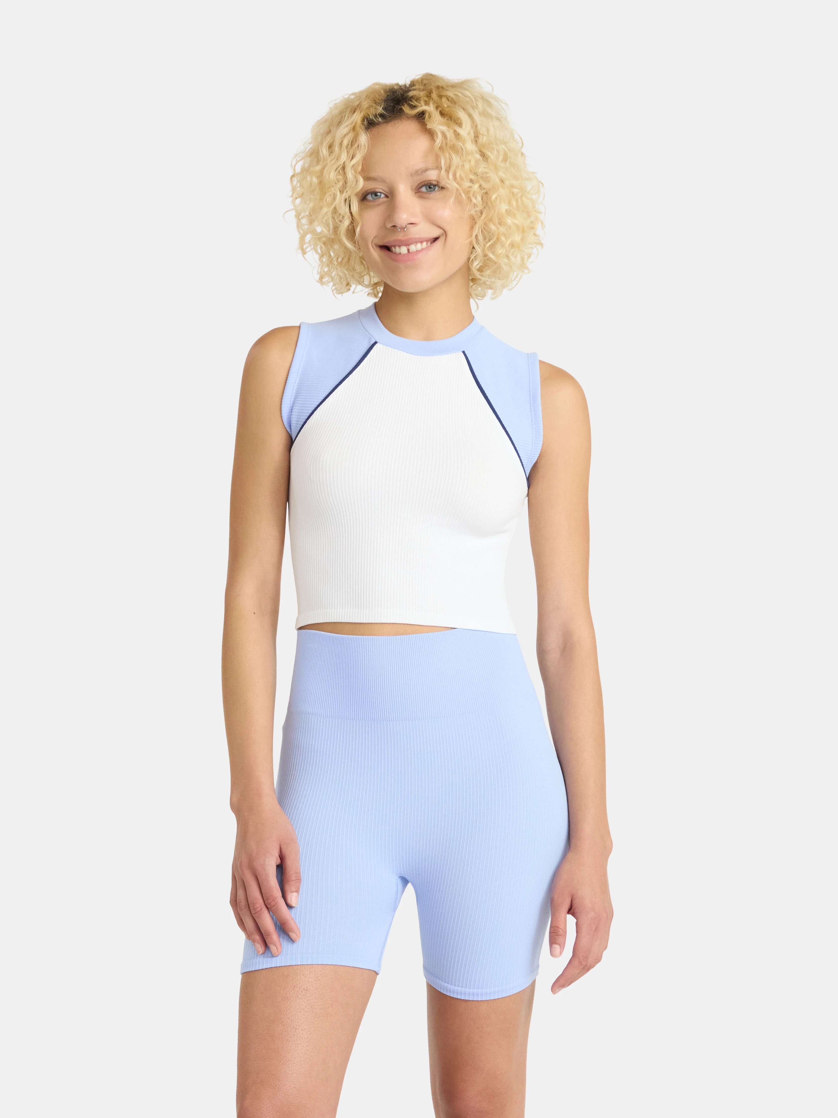 No Boundaries Raglan Seamless Cropped Muscle Tee and Biker Shorts Set, 2-Piece, Women's | Walmart (US)