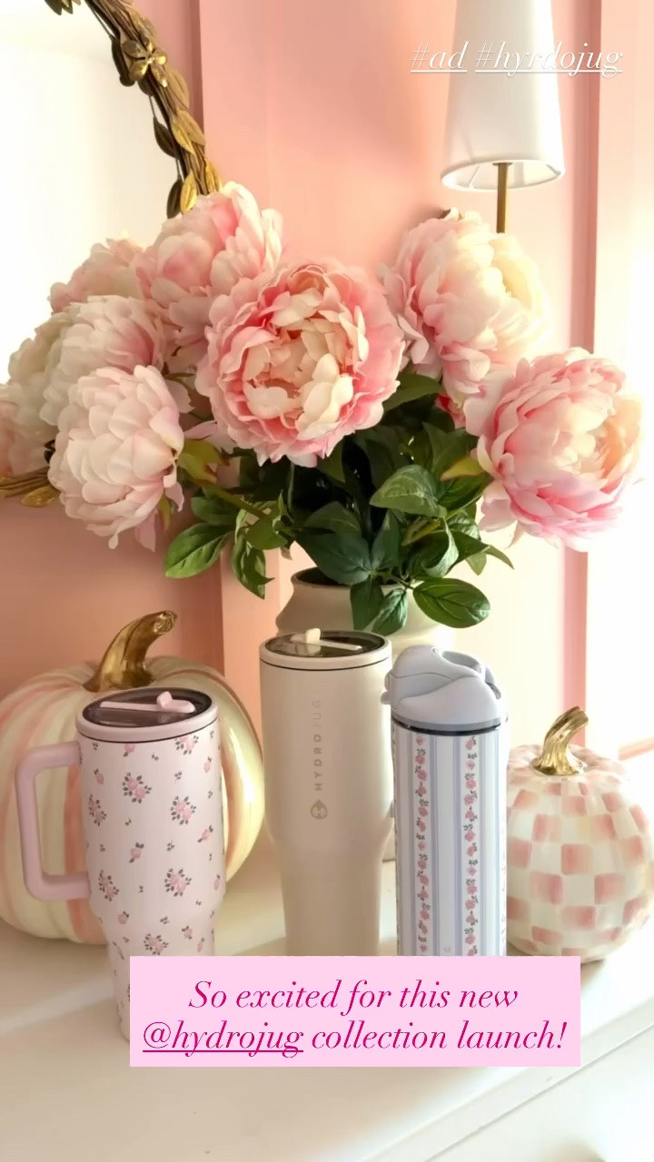 @hydrojug #ad
So excited to share the prettiest new prints!! Love these so much - leak proof! (32oz, 40oz and 24oz shown) 💕