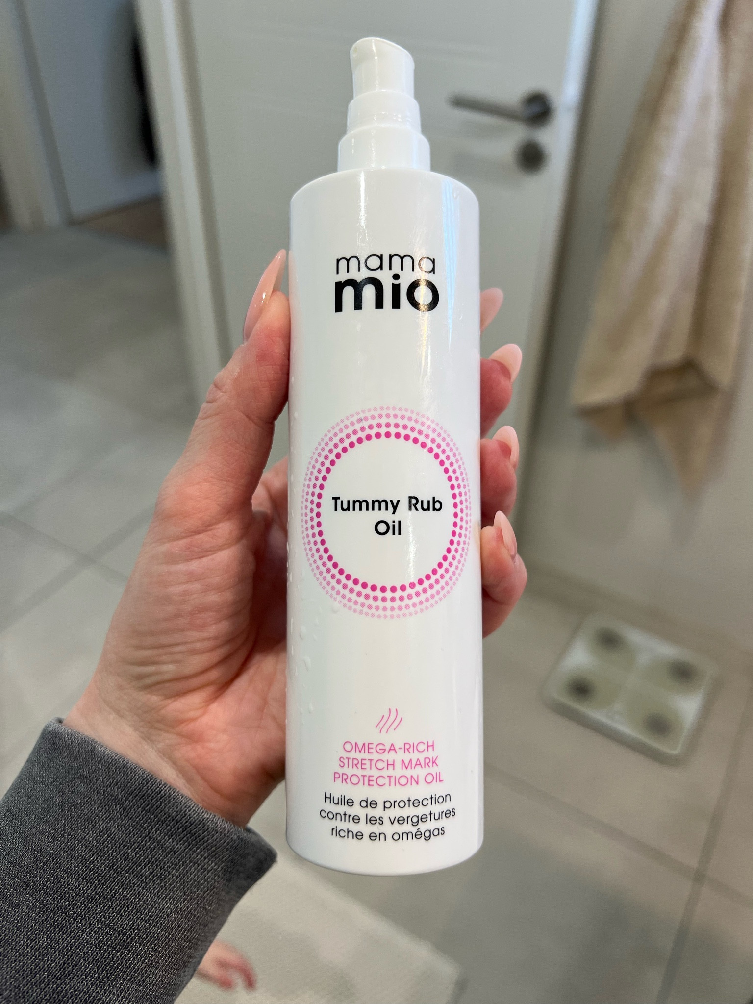 I have been using this body oil since 2009, wayyyyy before they doubled the price and started marketing it to moms. It is the BEST body oil ever! It is so moisturizing without being greasy and it smells so good  

#LTKfrance #LTKeurope #LTKbeauty