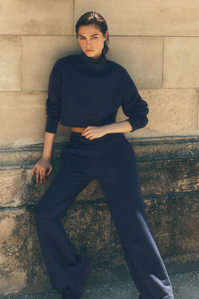 Serenity Wide Leg Sweatpant - Navy | Alo Yoga (US)