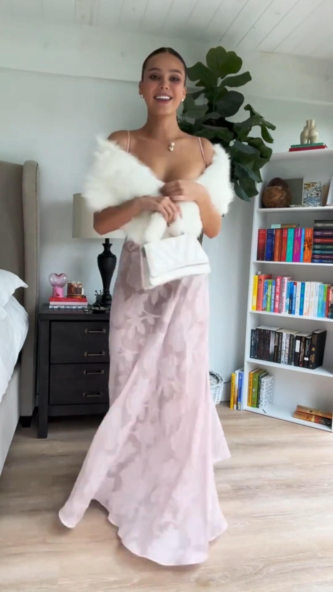 I’m wearing a size SMALL reg cup in the Blush house of cb dress 

#LTKHoliday #LTKgrwm #LTKootd