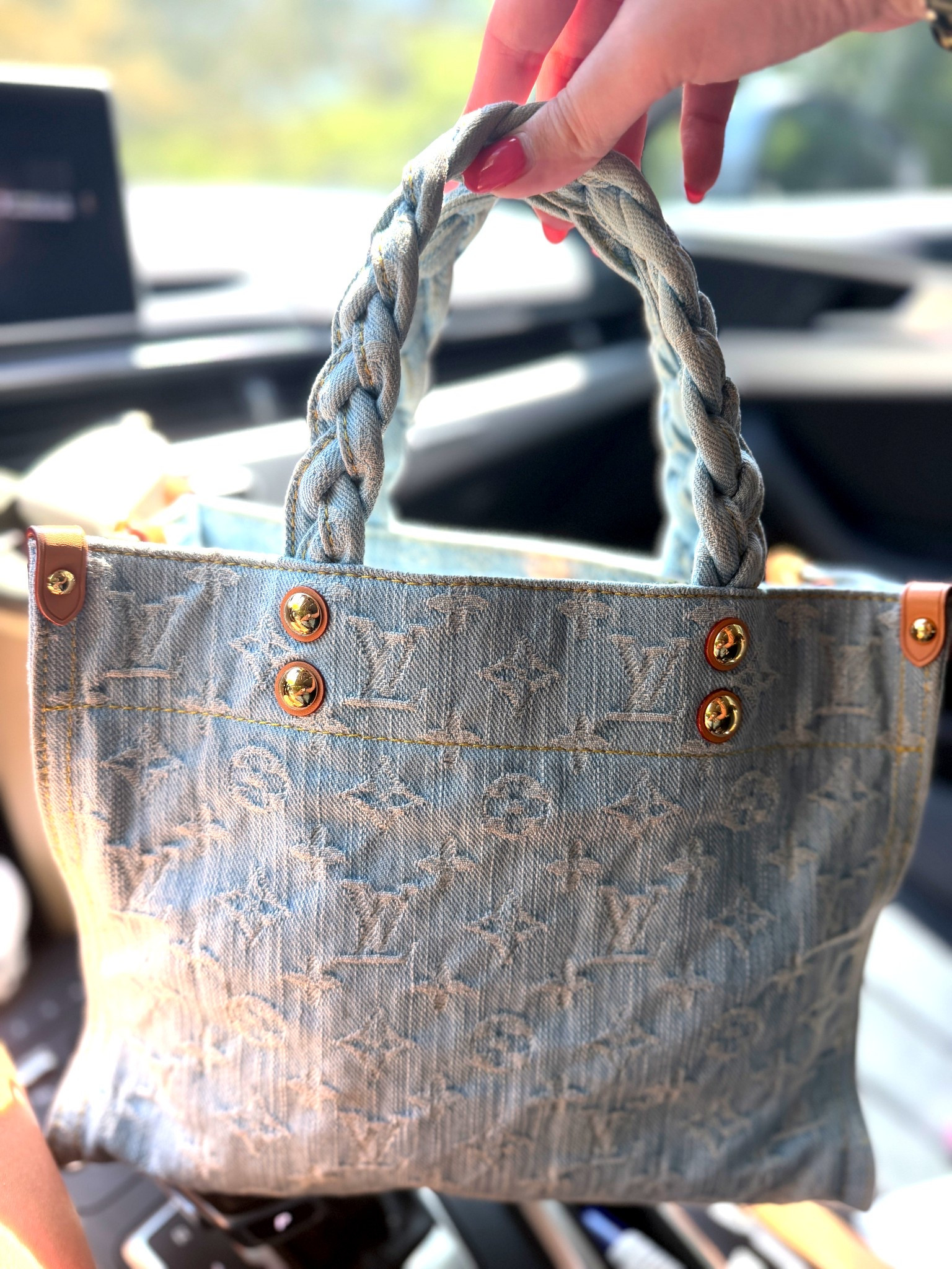 This Louis Vuitton is everyyyything for the spring! 😍 

If you haven’t heard of Vivrelle, It’s a membership where you can borrow designer bags and accessories from brands like Louis Vuitton, Gucci, Chanel, Prada, Dior & much more. Think Rent the Runway for luxury handbags except you keep them as long as you want! Memberships start as low as $139 a month and with my code you get one month FREE!! 🤩 

✨Code: HOLLYCARTER for your first month FREE! Enter when signing up 🤎✨

luxury handbags, louis vuitton, handbag, luxury fashion, hermes, chanel, prada, dior, purse, luxury purse, OOTD, GRWM, unboxing, unbox with me, jean louis vuitton, mother’s day gift ideas, gift ideas for her 

#vivrelle 
@vivrelle 

#LTKootd #LTKgrwm #LTKMothersDay