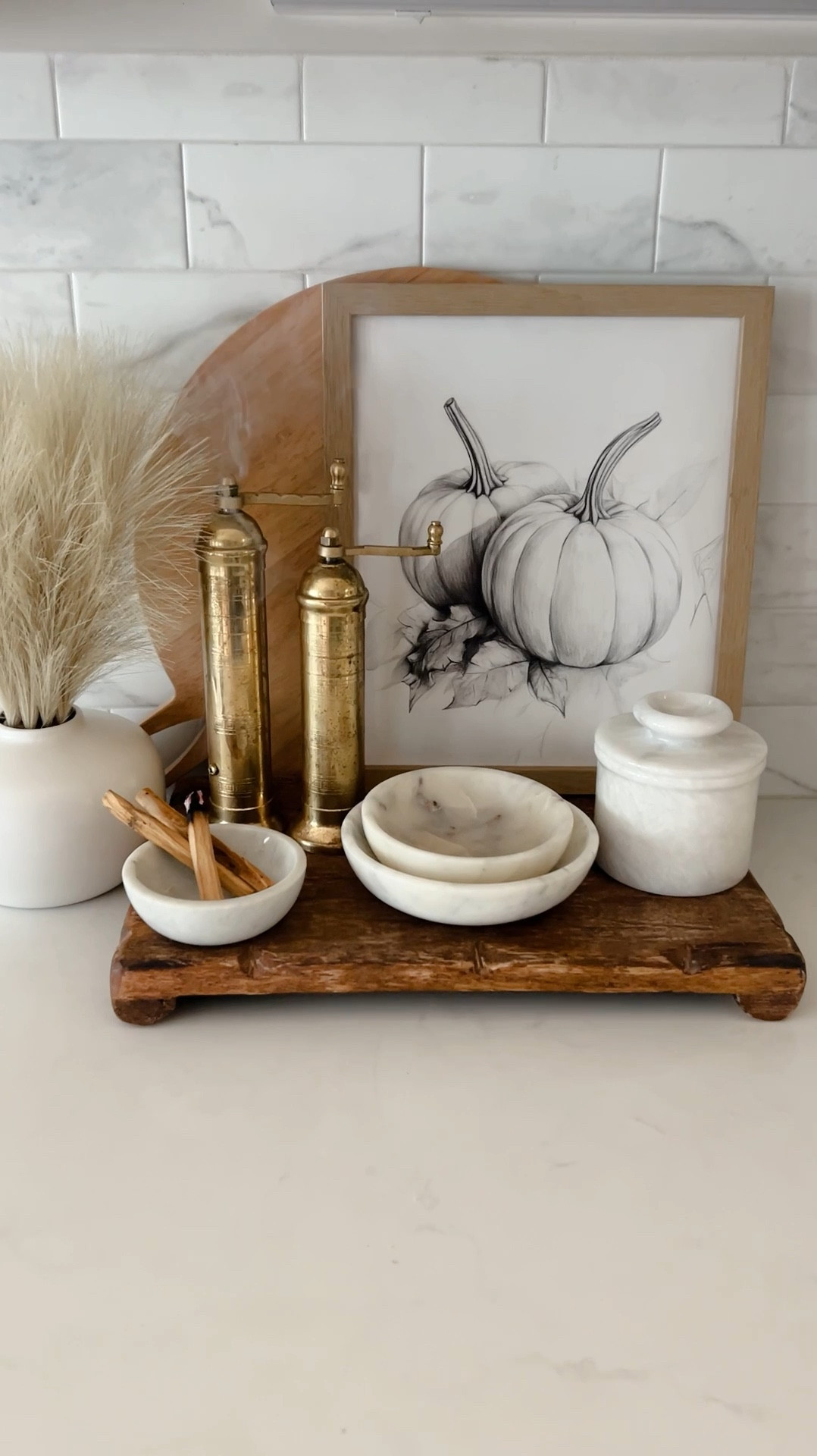 Kitchen decor fall #falldecor #fall2024 #autumnvibes #fall #otoño 

#LTKSeasonal #LTKVideo #LTKHome