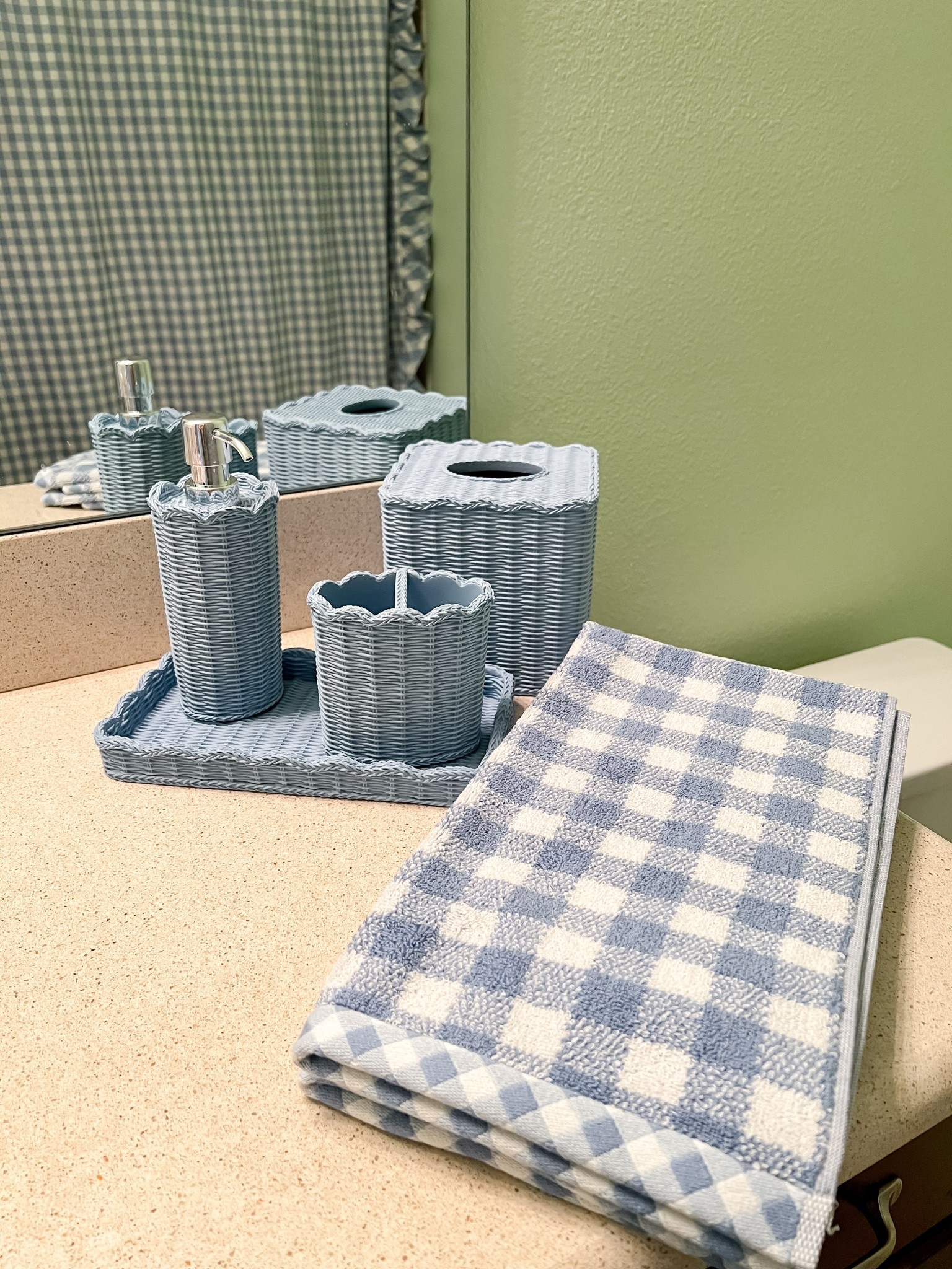 Shared boy girl kid’s bathroom update! Making it gender neutral, but still cute with all of our favorite things, gingham, blue and green, woven, and scallops!


Kid’s bathroom
Toddler bathroom
Shared bathroom
Guest bathroom
Bathroom decor
Bathroom accessories
Blue bathroom
Green bathroom
Gingham bathroom
Grandmillenial home
Grandmillenial bathroomm

#LTKKids #LTKmomlife #LTKHome