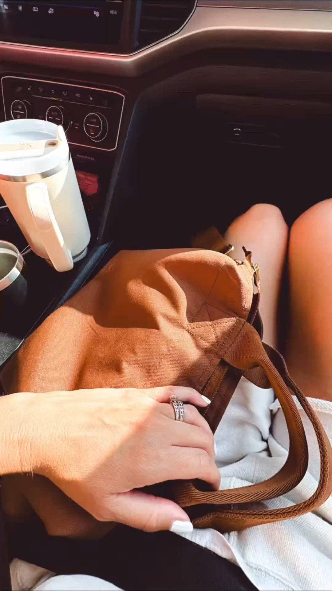 I've had this bag for a year and it's still looks brand new!! 
Use code LAL15 at checkout!!
It's so durable for a busy lifestyle and it's also very light on your shoulders. Their bags are not heavy at all!
So many cute new bags to choose from!!
I love the new crescent bags!

 #handbags #cutebag



Machine washable bag, cute handbag, Canvelle bags, mom finds, crossbody bags, checkered bags, leopard

#LTKSaleAlert