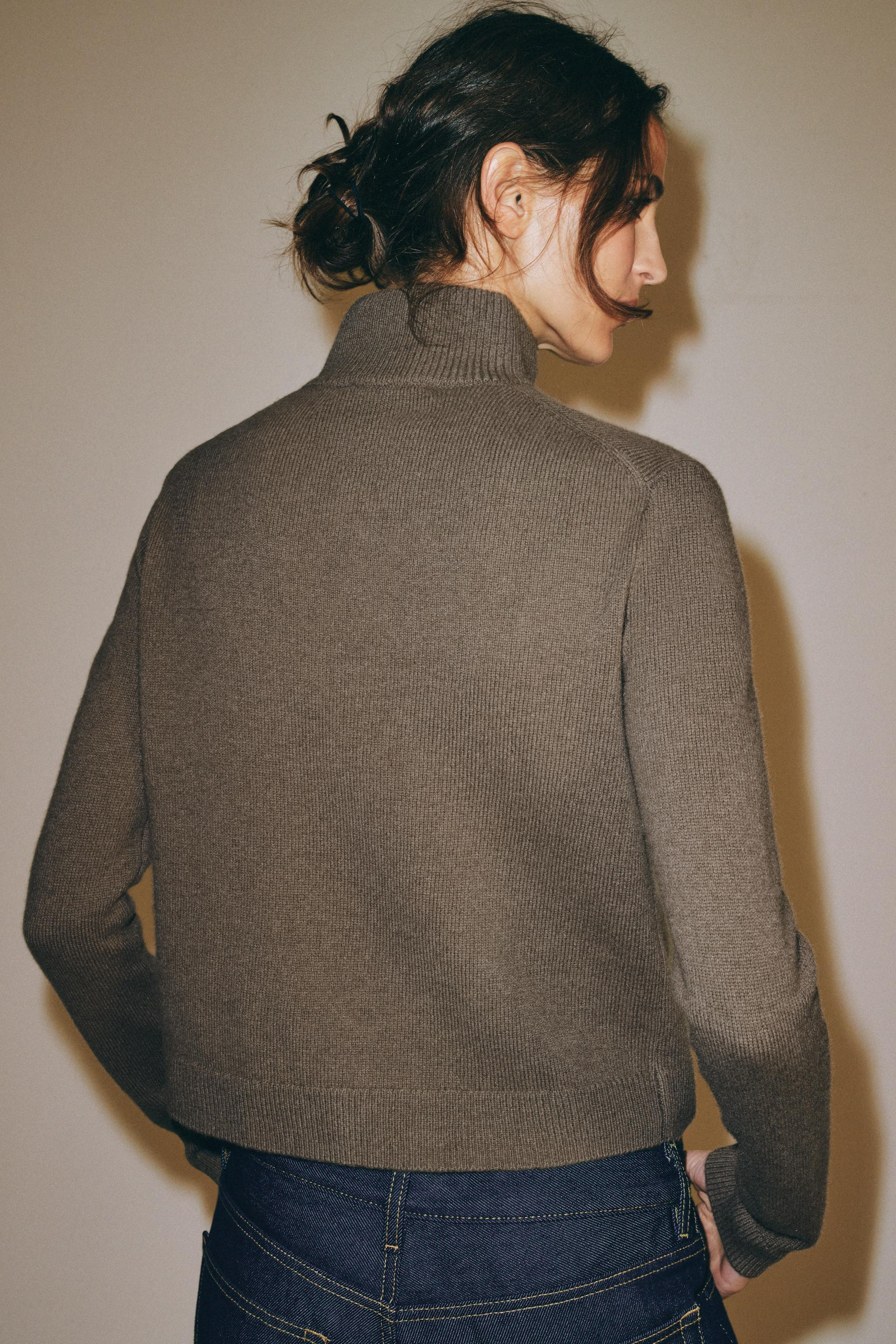 Jacket made of 100% wool. High neck and long sleeves. Front zip fastening. Ribbed trims. | Zara UK
