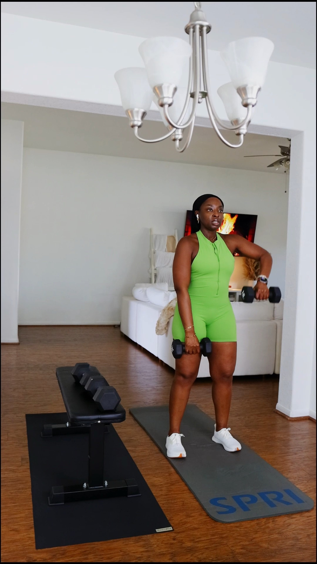 Slim-thick, but she actually mad thick, #workout routine 🤪 somehow, I look a lot smaller than I am. I don’t wear a size small and I def don’t weigh 160lbs 🤭 #exercise #weightloss #homeworkout #weighttraining