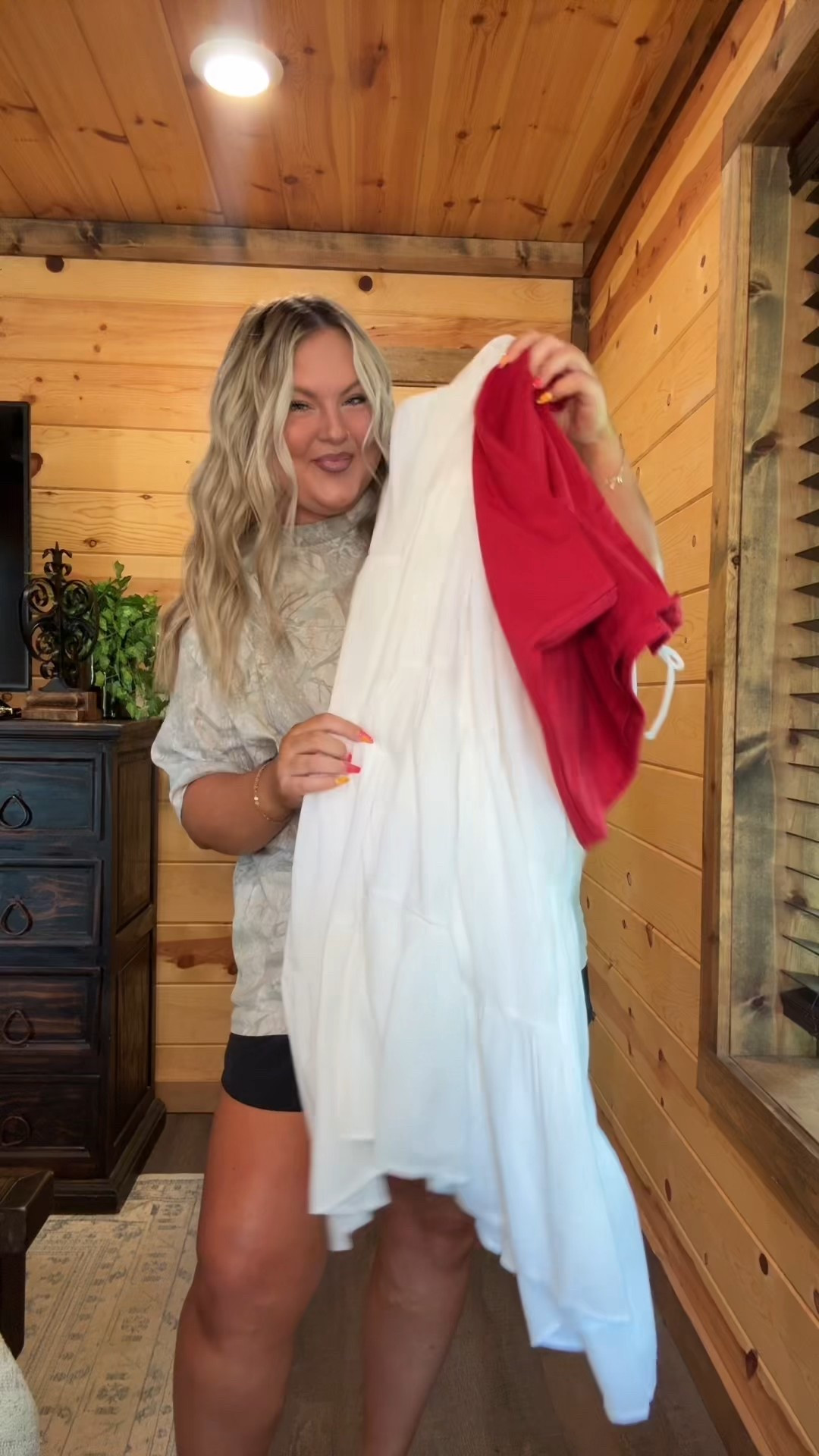 Skirt:  xxl
Shirt: 1x