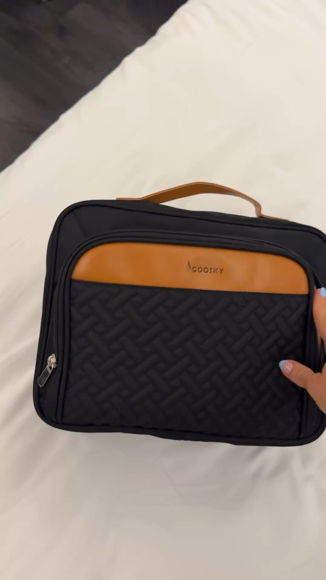 This bag is sooo good! Fits all my hair, makeup, and skincare stuff!!!