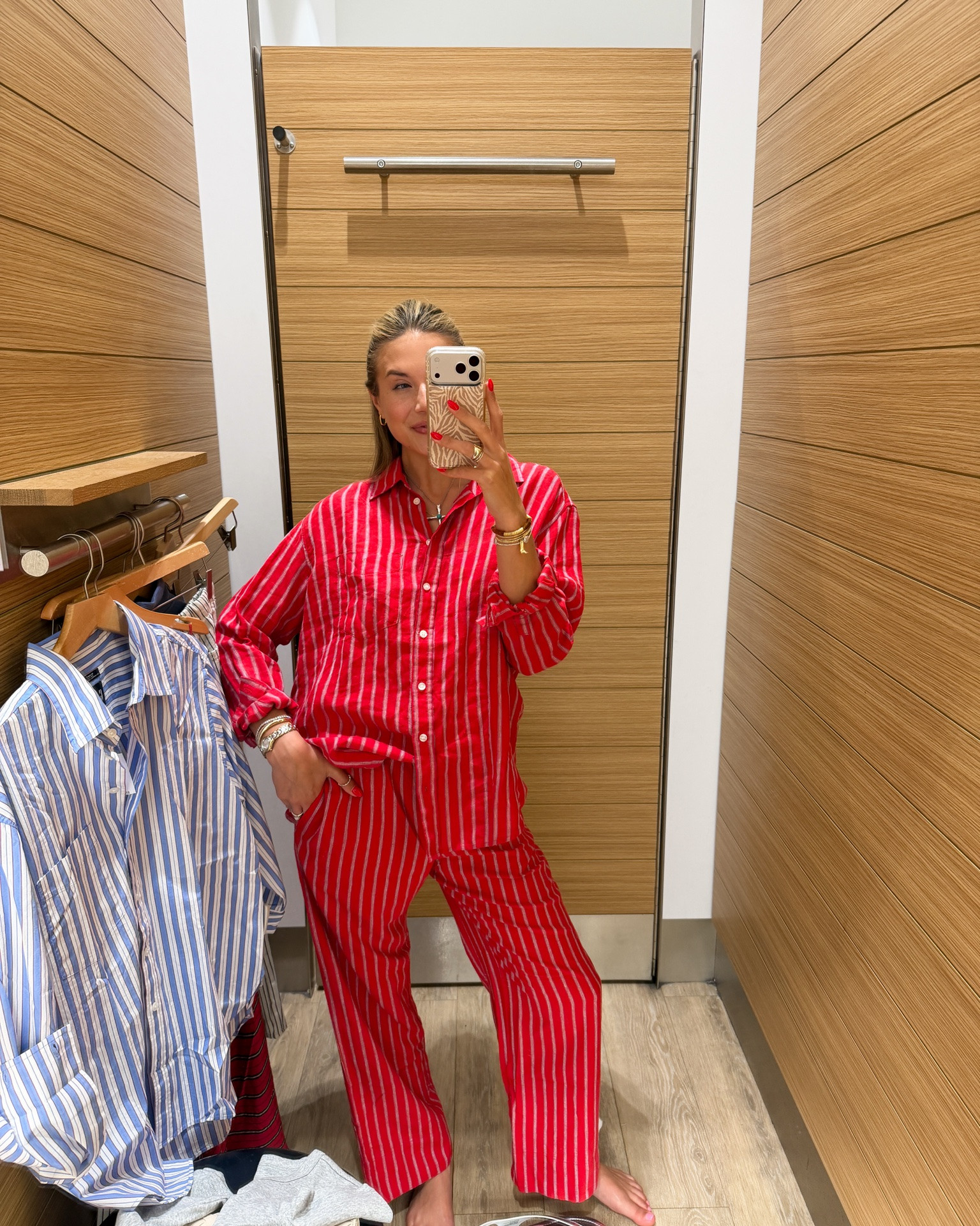 GAP FOR SUMMER 🐚🍋 My entire closet is going to be gap if I’m not careful. Timeless style pieces that are on trend but still chic and classic. LOVE! #gap #summerstyle I’m a S in tops, S/4 jeans and bottoms, S dresses, M pullovers/jackets @gapstyle