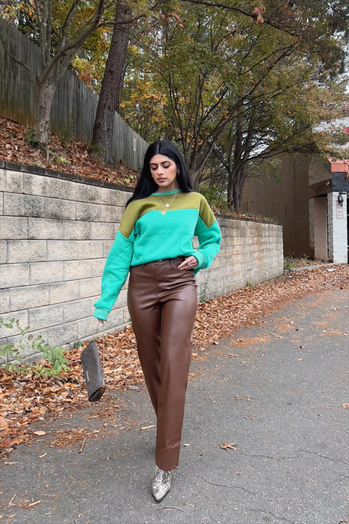 brown sweatshirt outfit women