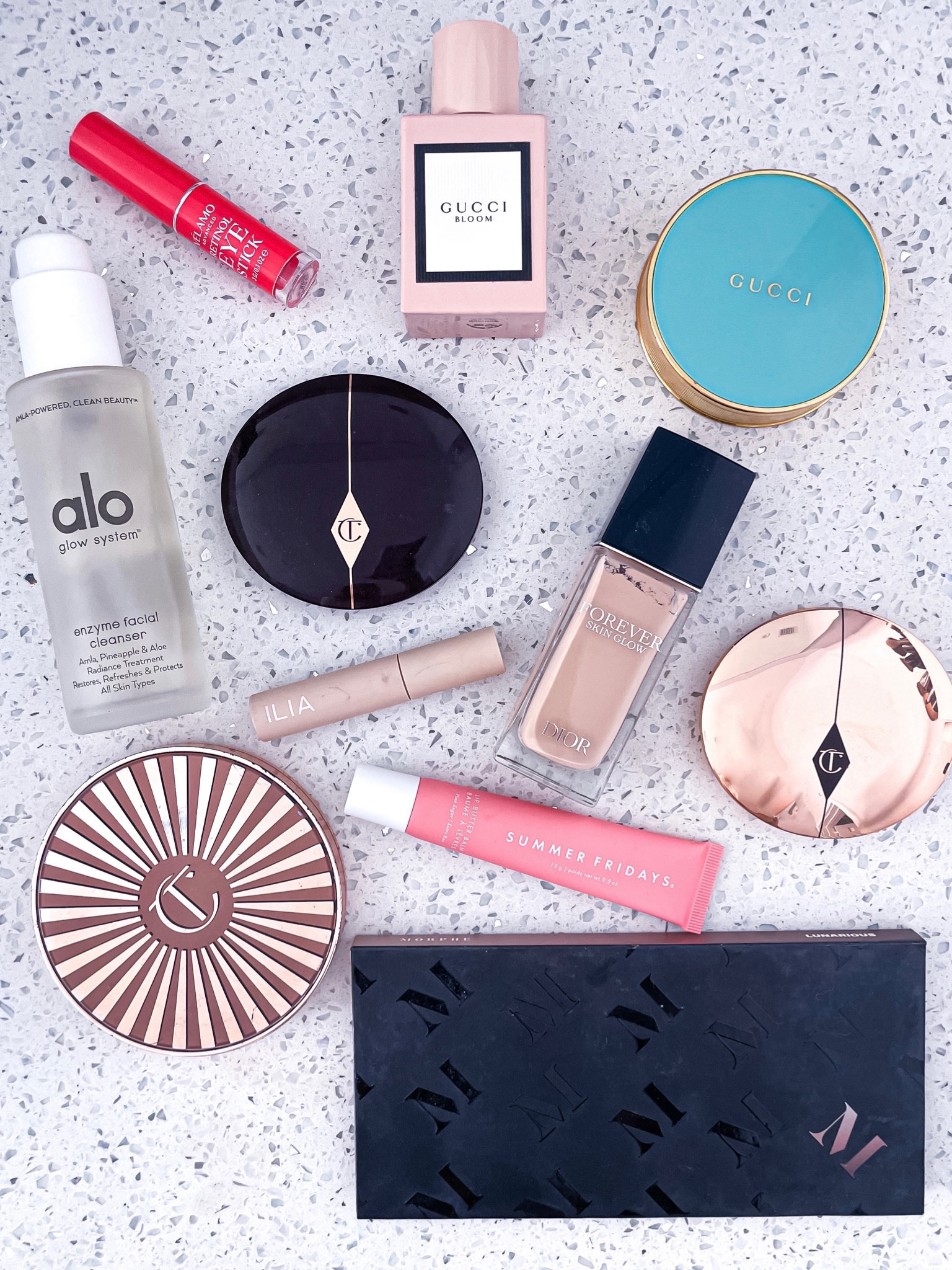 It’s been a while since I’ve shared my daily necessities for all things beauty. These are my go-to’s to feeling refreshes with a glow

Face cleanser / perfume / bronzer / blush / retinol stick / finishing powder / eye shadow palette / lip gloss / mascara 

#LTKfindsunder50 #LTKbeauty #LTKfindsunder100