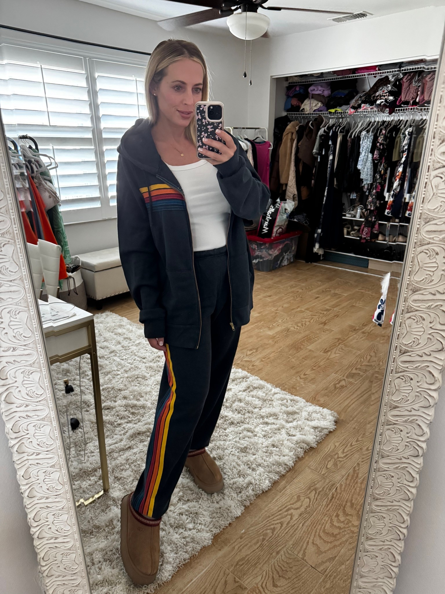 Aviator nation sweatsuit 

#LTKootd #LTKFindsUnder50 #LTKMidsize