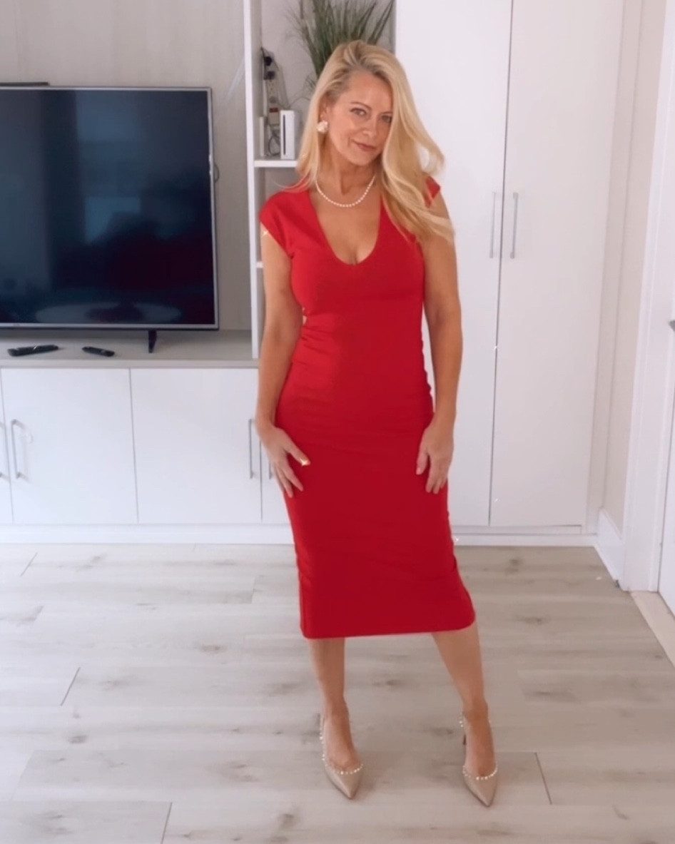 Red bodycon dress for your next office holiday party. 



#LTKHoliday #LTKParties #LTKOver40