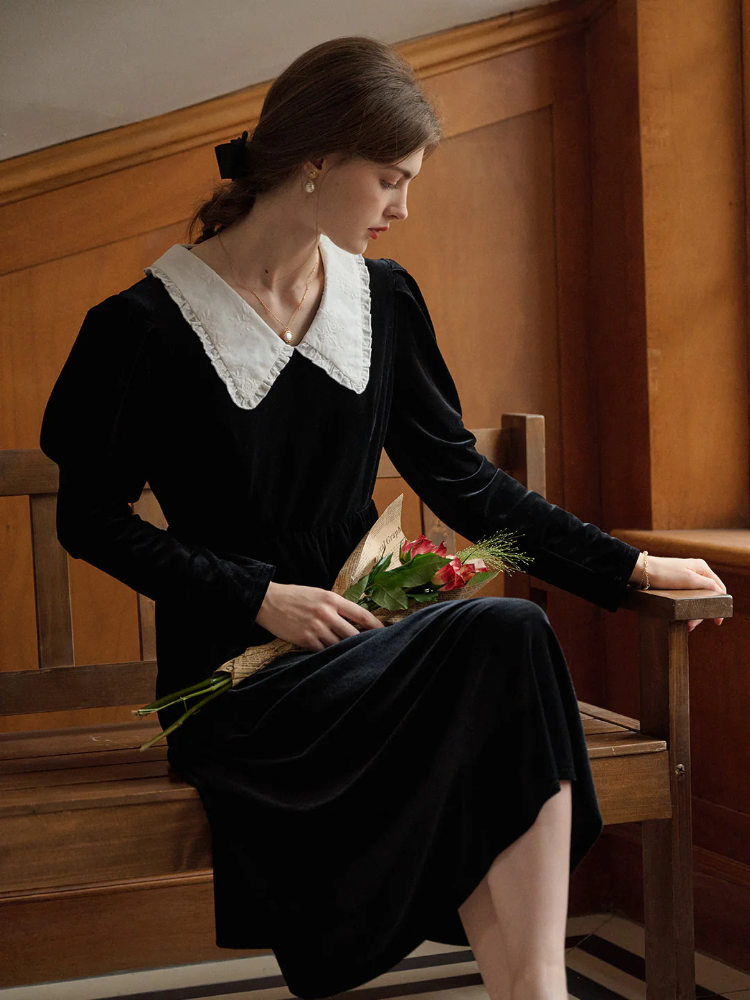 【Final Sale】Kiara Doll Collar Black Velvet Dress | SimpleRetro