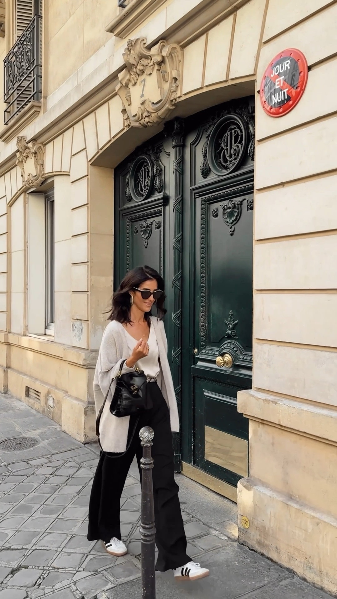 Cardigan so good I bought two… I’m just shy of 5-7” wearing the size medium for more of an oversized fit #stylinbyaylin #aylin #cardigan #amaozn

#LTKootd #LTKgrwm #LTKOver40